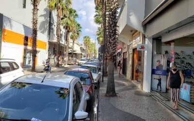 Comércio atenderá até 18h neste sábado