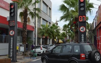 Comércio fica aberto até 18h neste sábado